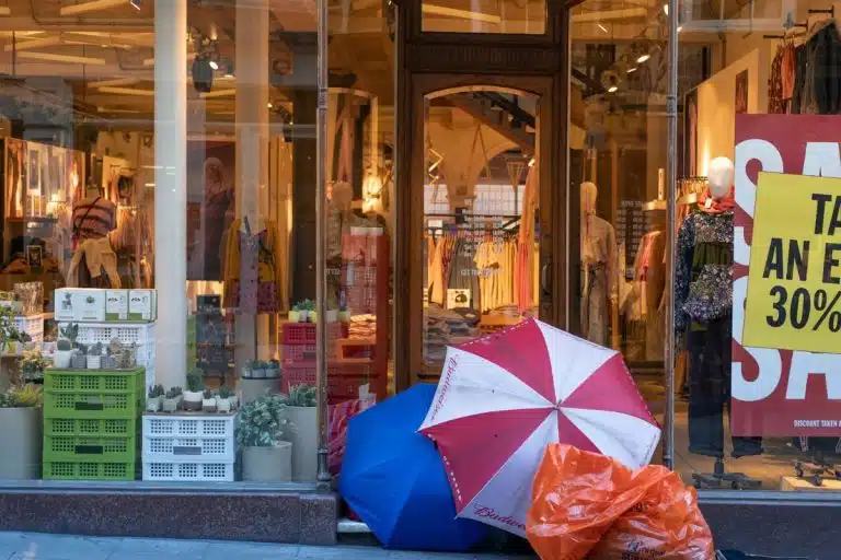 Ανατροπή με ανοιχτά μαγαζιά την Κυριακή σε mall